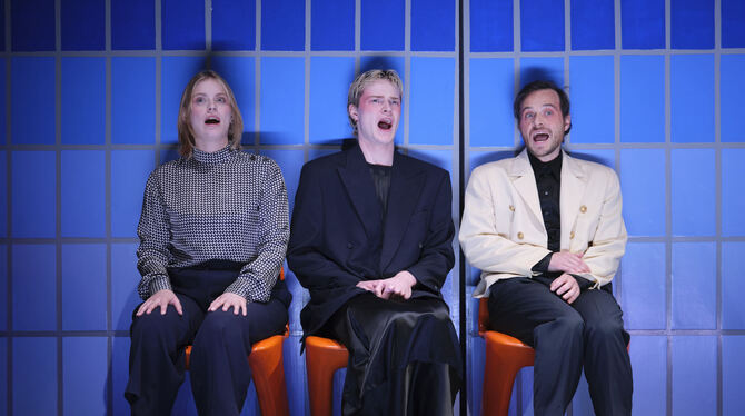 Zimmertheater Patient Zero Marcus Peter Tesch Die Ensemblemitglieder Johanna Engel, Jel Woschni und Stefan Herrmann (von links) im Stück »Patient Zero 1«.