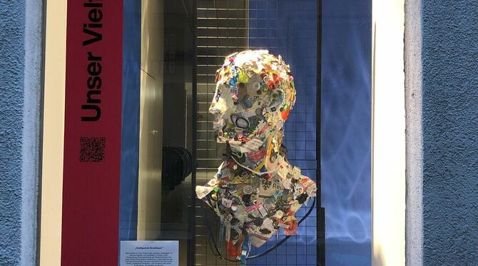 Irina Heinzelmann; Fotokunst; Breuninger-Schaufenster; Reutlingen; »Stadtgesicht Reutlingen« »Stadtgesicht Reutlingen« heißt eine von drei Arbeiten, die Irina Heinzelmann derzeit in Breuninger-Schaufenstern zeigt.