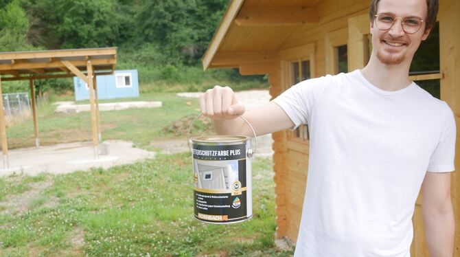 Matthias Stedile ist der Wannweiler Jugendleiter. Das Archivbild zeigt ihn mit einem Eimer Farbe bei der Einrichtung des neuen J