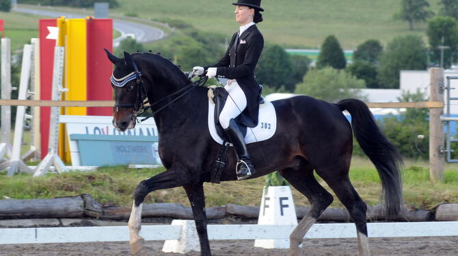 Präsentiert sich in Tübingen in Topform: Linda Jung. FOTO: MEYER Präsentiert sich in Tübingen in Topform: Linda Jung. FOTO: MEYER