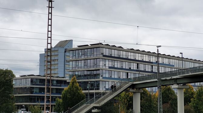 Landratsramt Dunkle Wolken über dem Tübinger Landratsamt: Die Kreisfinanzen schreiben ein Defizit, für die Städte und Gemeinden wird es teure