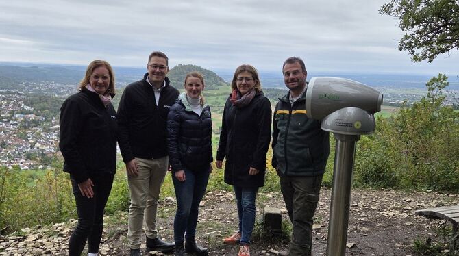 Haben des Viscope getestet: die Tourismusbeauftragte Stefanie Moro (von links), Bürgermeister Eric Sindek, Laura Neubert (Hochg Haben des Viscope getestet: die Tourismusbeauftragte Stefanie Moro (von links), Bürgermeister Eric Sindek, Laura Neubert (Hochg