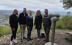 Haben des Viscope getestet: die Tourismusbeauftragte Stefanie Moro (von links), Bürgermeister Eric Sindek, Laura Neubert (Hochg