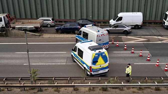 A100 und A113 in Berlin wegen Polizeieinsatz gesperrt A100 und A113 in Berlin wegen Polizeieinsatz gesperrt