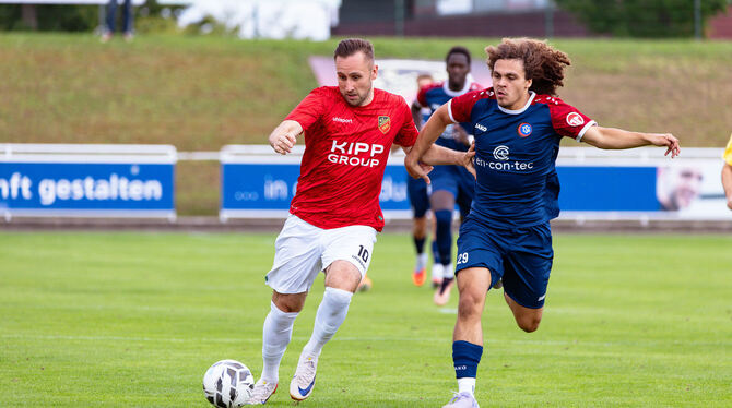 151 Tore in den vergangenen 152 Spielen. Holzhausen Janik Michel (links) ist die personifizierte Tormaschine.