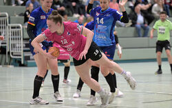 Metzingens junge Kreisläuferin Ida Petzold (vorn) könnte am Samstag wieder im Kader stehen.