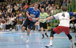 Bei Tim Hafner (mit Ball) gibt es eine Mini-Hoffnung auf einen Einsatz.