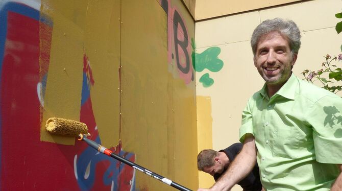 Boris Palmer übermalt Graffiti in Tübingen Boris Palmer übermalt Graffiti in Tübingen