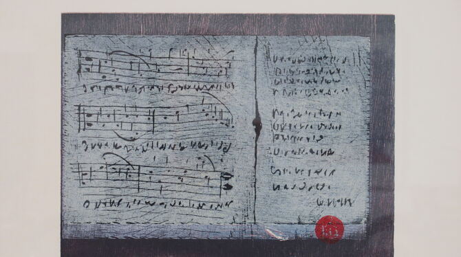 klaus herzer druckgrafik holzschnitt-museum öschingen foto akr Kirchenlied mit angedeutetem Text: Druckgrafik von Klaus Herzer in seiner Ausstellung im Holzschnitt-Museum in Öschingen.