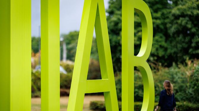 IAB - Institut für Arbeitsmarkt- und Berufsforschung IAB - Institut für Arbeitsmarkt- und Berufsforschung