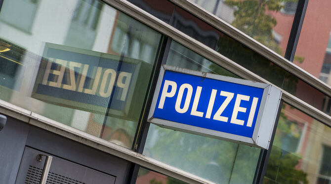 hes, lhe, Ermittlungen, Logo, Schriftzug, Polizei, Kriminalität Es wurden 2024 mehr Straftaten in Sonnenbühl erfasst. Trotzdem müssen die Sonnenbühler nicht mehr Angst haben, Opfer von Krimine