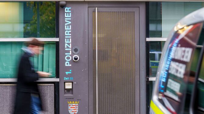 Ermittlungen gegen hessische Polizisten Ermittlungen gegen hessische Polizisten