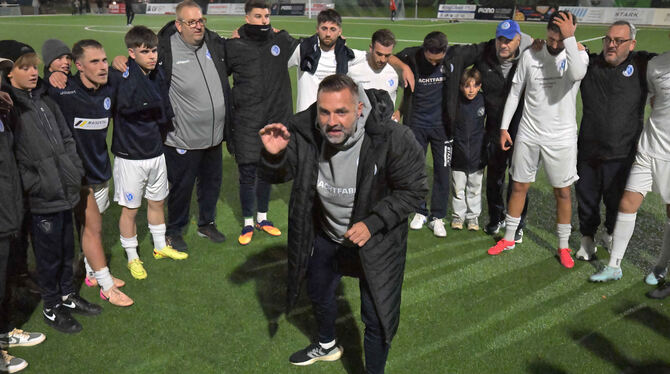 wfv / Fussball / Maenner / Verbandsliga / VL / 11.Ligaspieltag / Saison 2024/25 Stolz auf seine Mannschaft: Young-Boys-Trainer Volker Grimminger.