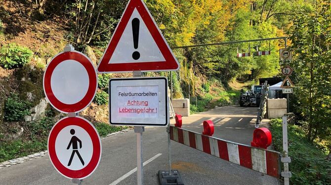 Gesperrte Albtalstraße im Schwarzwald Gesperrte Albtalstraße im Schwarzwald