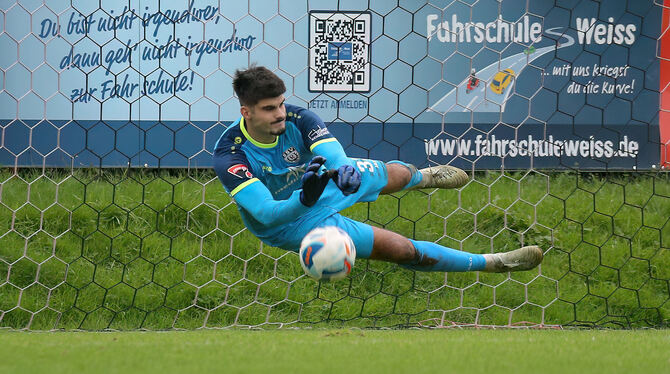 Baden-Wuerttemberg, Fussball, Maenner, OL, Oberliga, Saison 2025/26, wfv Torwart Dominik Hozlinger hat gegen Aalen viel zu tun.
