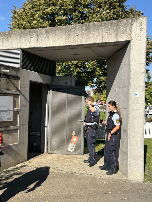 Polizei sichert Ausgang Elisenweg