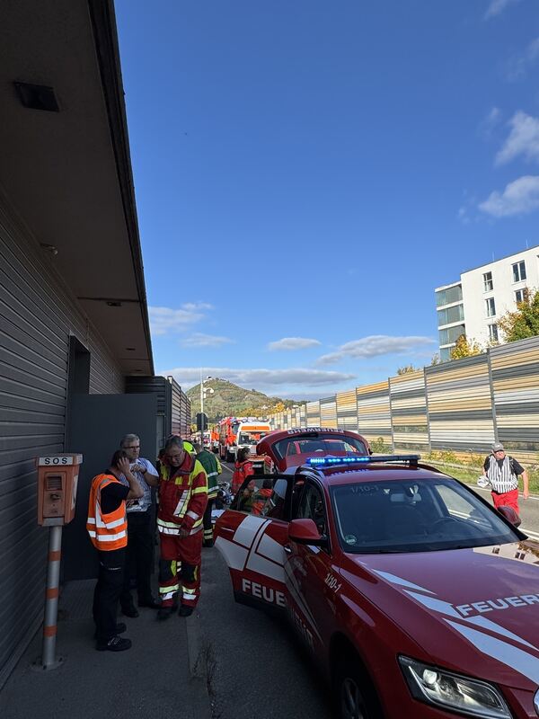 Rettungswagenschlange vor dem Nordportal