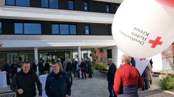 Groß, hell, mit viel Licht und vielen Räumen ist der neue DRK-Campus am Samstag mit einem Festakt offiziell gefeiert worden.
