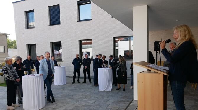 Präsidentin Lisa Federle freute sich zusammen mit den anderen Haupt- und Ehrenamtlichen des DRK über den neuen Campus.