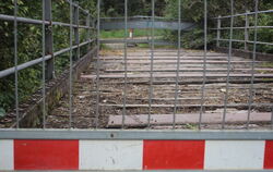 Diese Brücke über die Steinlach in Ofterdingen ist mittlerweile so marode, dass sie selbst für Fußgänger gesperrt werden musste.