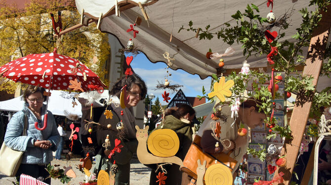 Der Dettinger Kunsthandwerkermarkt lockte am Wochenende tausende Besucher in die Ortsmitte. Rund 80 Aussteller präsentierten Bes