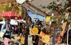 Der Dettinger Kunsthandwerkermarkt lockte am Wochenende tausende Besucher in die Ortsmitte. Rund 80 Aussteller präsentierten Bes