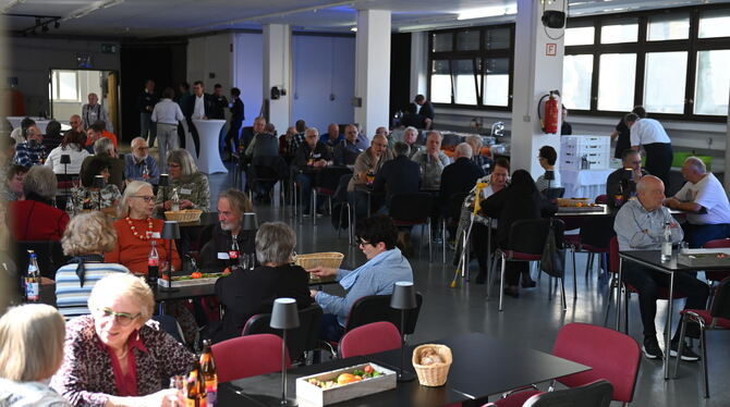 Ein Dankesessen für die Helden der Nacht. Über 60 GEA-Zusteller folgten der Einladung.