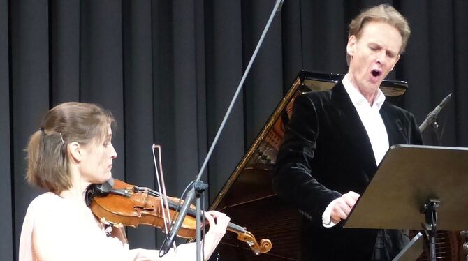 Herbstliche Musiktage Bad Urach Henja Semmler vom Oberon Trio und Tenor Ian Bostridge in der Festhalle Bad Urach.