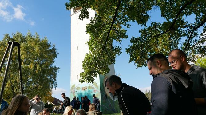 Gemeinsames Grillen und anregende Gespräche gab es beim Zwei-Eichen-Turm.