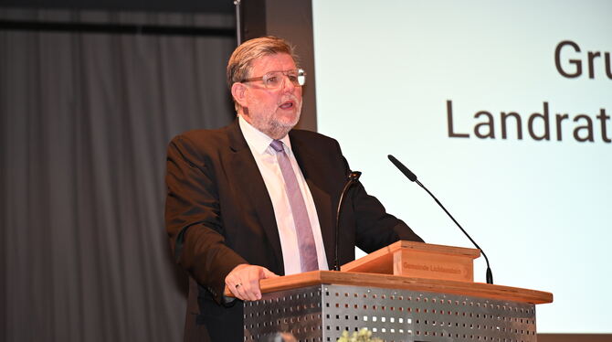 Landrat Dr. Ulrich Fiedler fordert eine schnelle Lösung für den Albaufstieg der B 312 und wirbt für die Regional-Stadtbahn.