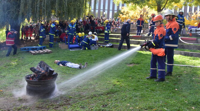 Beim Reutlinger Sicherheitstag präsentierten sich auch die Jugendorganisationen von THW, Feuerwehr und DRK mit einer gemeinsamen