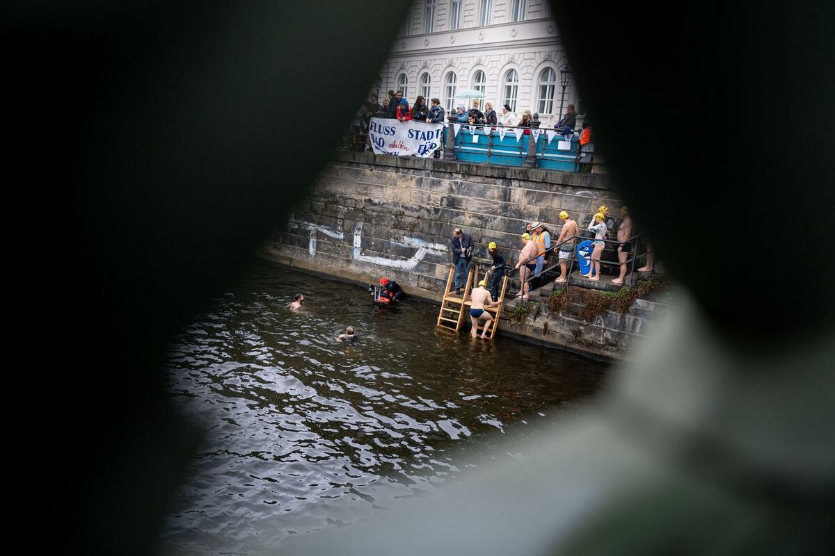 Demonstration gegen Badeverbot in der Spree Demonstration gegen Badeverbot in der Spree