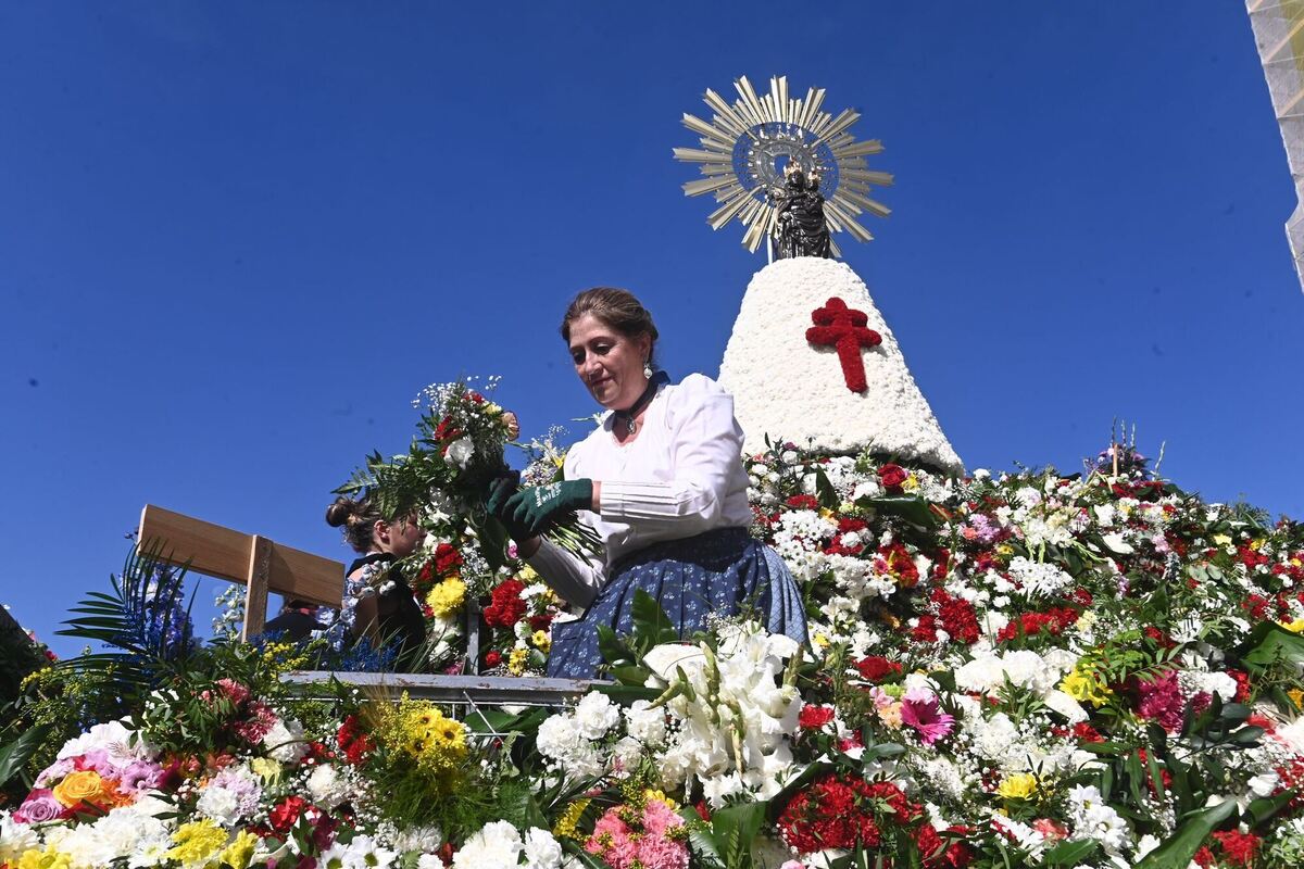 Blumenopfer für die Jungfrau von Pilar in Zaragoza Blumenopfer für die Jungfrau von Pilar in Zaragoza