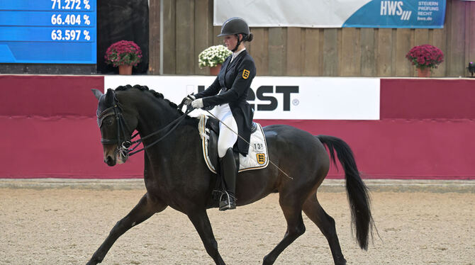 2025, Dressurpruefung Kl.S*** Intermediaire II, Reutlingen Die schwierigsten Lektionen sehen bei Landeskader-Reiterin Fiona Serafina Lukas und Aragorn leicht aus: Sie kommt bei ihrem Sieg