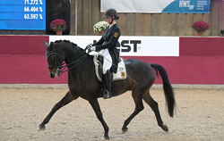 Die schwierigsten Lektionen sehen bei Landeskader-Reiterin Fiona Serafina Lukas und Aragorn leicht aus: Sie kommt bei ihrem Sieg