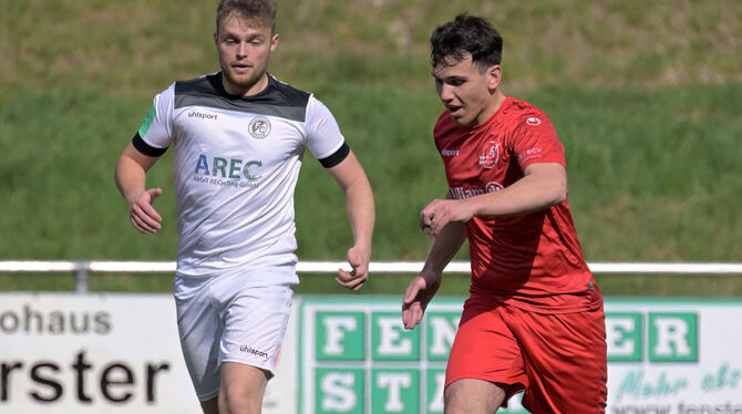 Mika Gloz trifft beim Engstinger 5:1-Sieg zweifach.  FOTO: BAUR