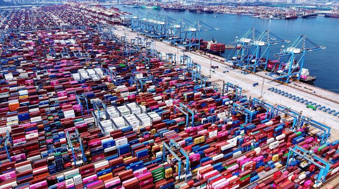 China - Containerterminal Qingdao China - Containerterminal Qingdao