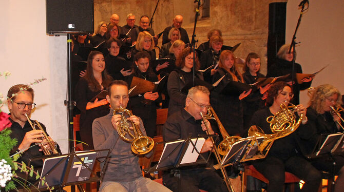 Konzert, Geburtstag, Bestehen Der Posaunenchor und der Singkreis sind die Hauptakte des Geburtstagsabends.
