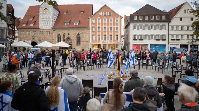 Israel Mahnwache Reutlingen Marktplatz 21 Mahnwachen für die jüdischen Geiseln fanden auf dem Reutlinger Marktplatz statt.