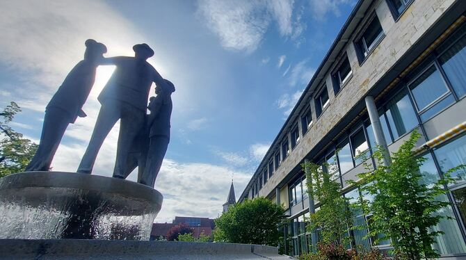 Rathaus Undingen Vier Kandidaten bewerben sich: Sie wollen ins Sonnenbühler Rathaus einziehen.