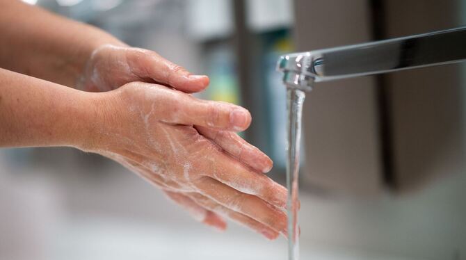 Sorgfältiges Händewaschen schützt vor Infektionen Sorgfältiges Händewaschen schützt vor Infektionen