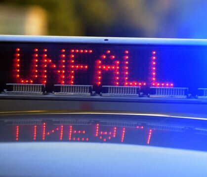 Symbolbild - Polizei sichert Unfallstelle