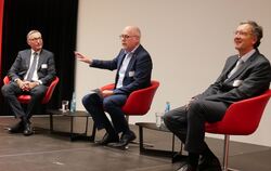 Sie führten bei der Veranstaltung »Wirtschaft trifft Kommune« eine angeregte Diskussion darüber, wie die Probleme der Zeit gelös