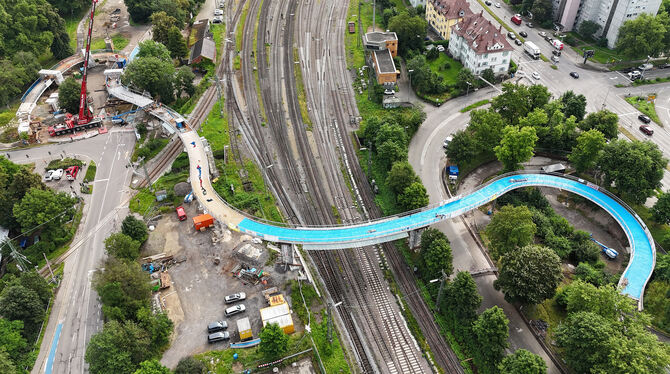 Radbrücke Die Verbindung über die Gleise und die Bundesstraße: Die Radbrücke West verbindet das Behördenviertel mit dem Gelände am Anlag