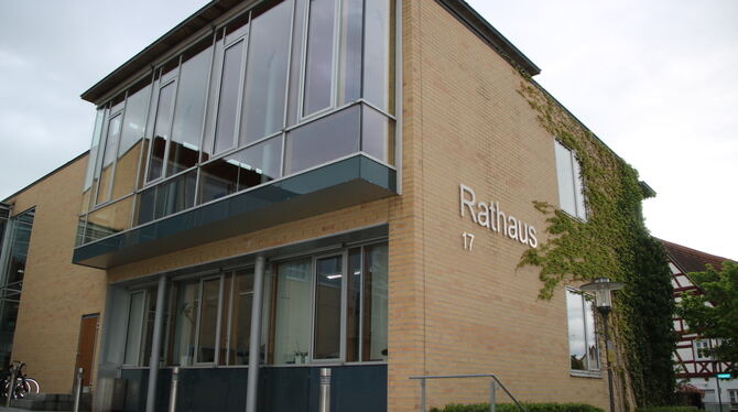 Vor 24 Jahren wurde es eingeweiht, nun stehen Sanierungen am Riedericher Rathaus an