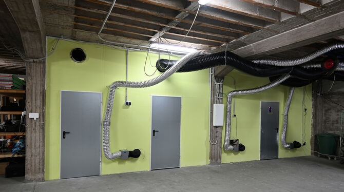 Cannabis Die Pflanzräume im Keller der Industriehalle.