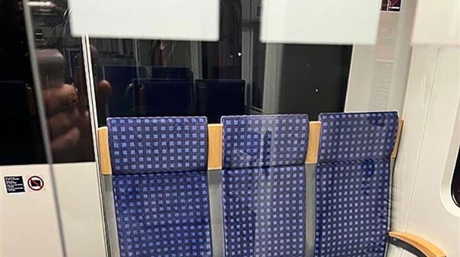 Hühner in Kölner S-Bahn zurückgelassen Hühner in Kölner S-Bahn zurückgelassen