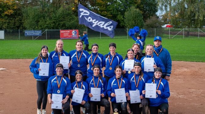 Gammertingens deutsche U19-Meisterinnen, hinten von links: Trainerin Melissa Müller, Jana Gerling, Julia Hiller, Mia Knaus, Paul