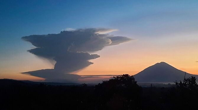 Vulkan Lewotobi Laki-Laki