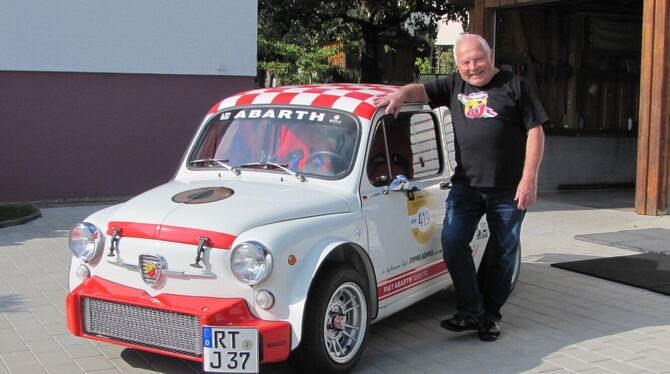 Jakob Böpple aus Walddorfhäslach mit Fiath Abarth Aus alt mach neu: Jakob Böpple mit seinem Fiat Abarth, an dem er zehn jahre lang »herumbastelte«.